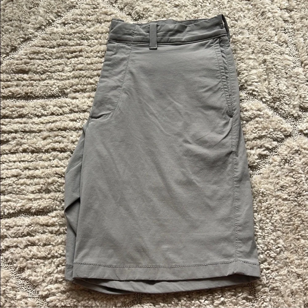 Men’s J. Crew Stretch Gray Flat Front 9 in Shorts, Size 31